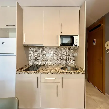 Clubrent - Edf Horizonte, Estudio De Estilo Escandinavo アパート カルプ